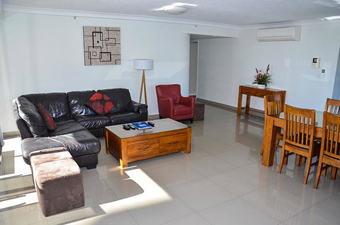 Zenith Ocean Front Apartments - Surfers Gold Coast 33