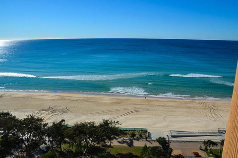 Zenith Ocean Front Apartments - Surfers Gold Coast 26