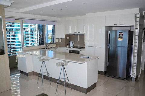Zenith Ocean Front Apartments - Surfers Gold Coast 37