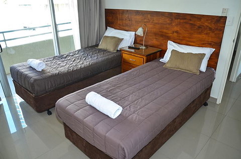 Zenith Ocean Front Apartments - Surfers Gold Coast 34