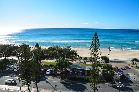 Zenith Ocean Front Apartments - Surfers Gold Coast 9