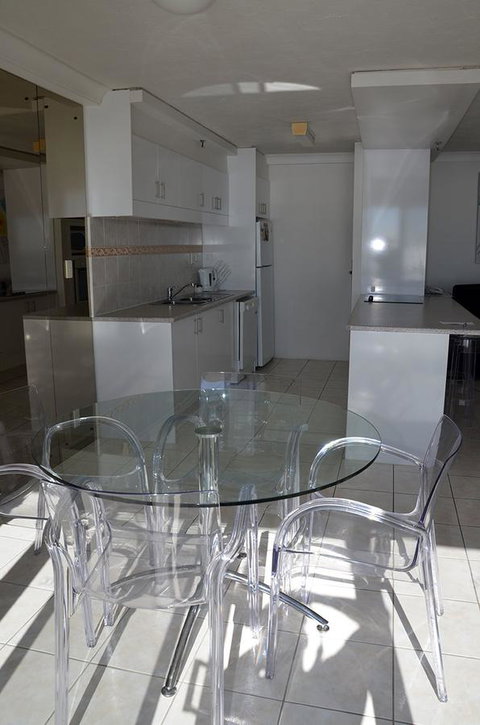 Zenith Ocean Front Apartments - Surfers Gold Coast 43