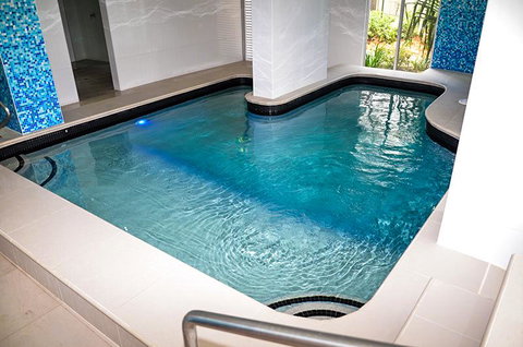 Zenith Ocean Front Apartments - Surfers Gold Coast 7