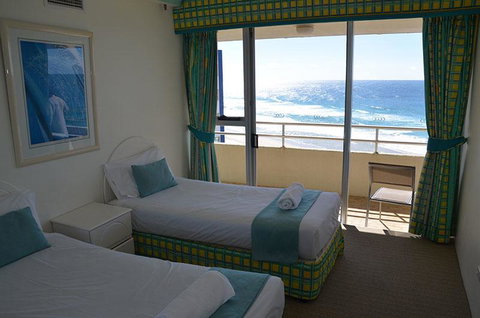 Zenith Ocean Front Apartments - Surfers Gold Coast 23