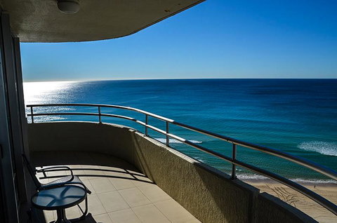 Zenith Ocean Front Apartments - Surfers Gold Coast 40