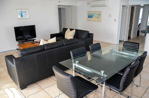Zenith Ocean Front Apartments - Surfers Gold Coast 11