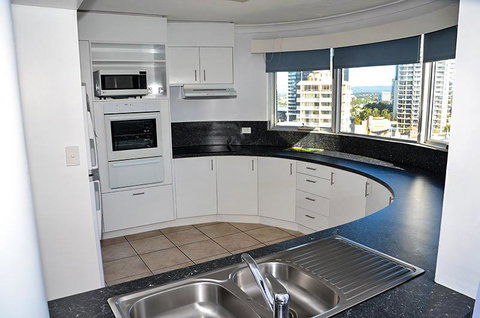 Zenith Ocean Front Apartments - Surfers Gold Coast 10