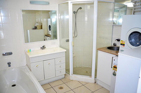 Zenith Ocean Front Apartments - Surfers Gold Coast 28