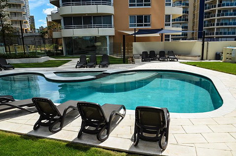 Zenith Ocean Front Apartments - Surfers Gold Coast 8