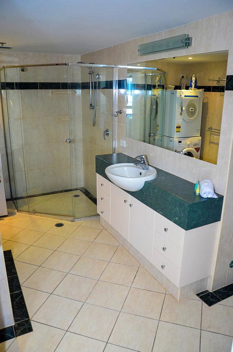 Zenith Ocean Front Apartments - Surfers Gold Coast 17