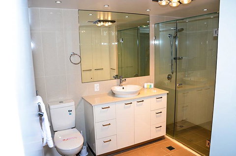 Zenith Ocean Front Apartments - Surfers Gold Coast 39