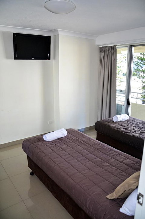 Zenith Ocean Front Apartments - Surfers Gold Coast 32