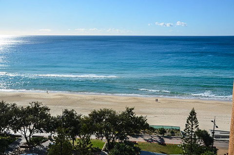 Zenith Ocean Front Apartments - Surfers Gold Coast 13