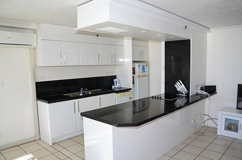 Zenith Ocean Front Apartments - Surfers Gold Coast 27