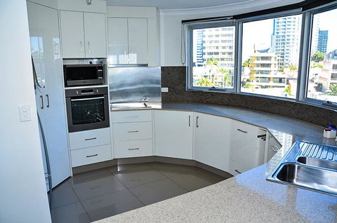 Zenith Ocean Front Apartments - Surfers Gold Coast 30