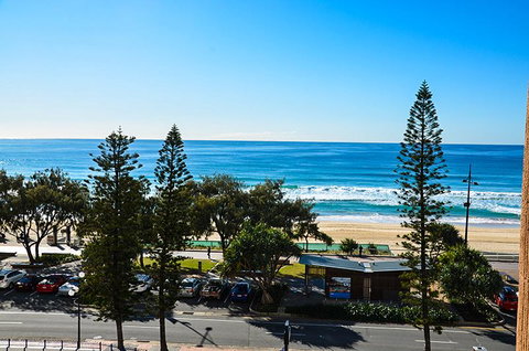 Zenith Ocean Front Apartments - Surfers Gold Coast 31
