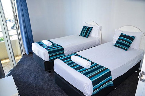 Zenith Ocean Front Apartments - Surfers Gold Coast 12