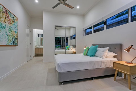 Oceans Edge Holiday Home - Surfers Gold Coast 10