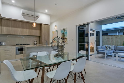 Oceans Edge Holiday Home - Surfers Gold Coast 6
