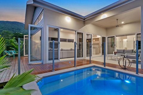 Oceans Edge Holiday Home - Surfers Gold Coast 0