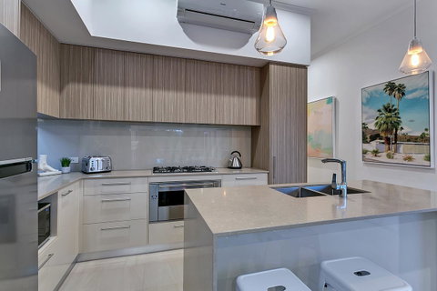 Oceans Edge Holiday Home - Surfers Gold Coast 8