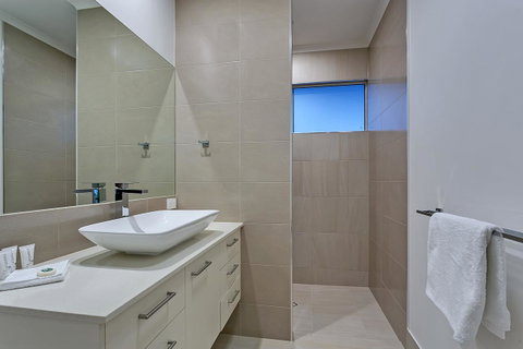 Oceans Edge Holiday Home - Surfers Gold Coast 14