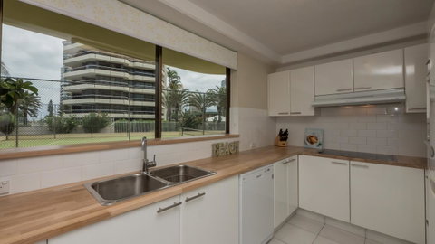 Norfolk Luxury Beachfront Apartments - Surfers Gold Coast 9