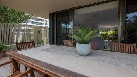Norfolk Luxury Beachfront Apartments - Surfers Gold Coast 23