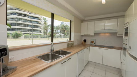 Norfolk Luxury Beachfront Apartments - Surfers Gold Coast 21