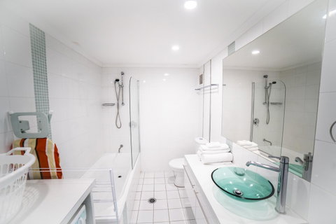 Capricorn One Beachside Holiday Apartments - Official - Surfers Gold Coast 5