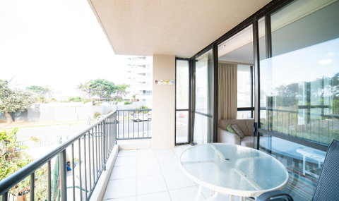 Capricorn One Beachside Holiday Apartments - Official - Surfers Gold Coast 2