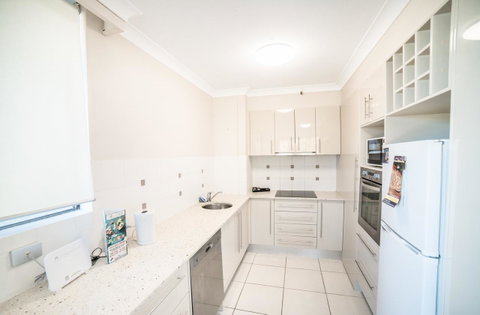 Capricorn One Beachside Holiday Apartments - Official - Surfers Gold Coast 6