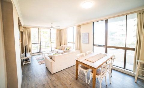 Capricorn One Beachside Holiday Apartments - Official - Surfers Gold Coast 4