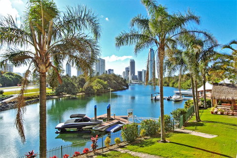 Capricorn One Beachside Holiday Apartments - Official - Surfers Gold Coast 15