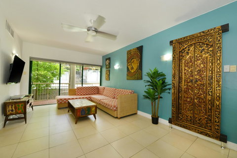 Club Tropical Resort - Official Onsite Reception & Check In - Surfers Gold Coast 3