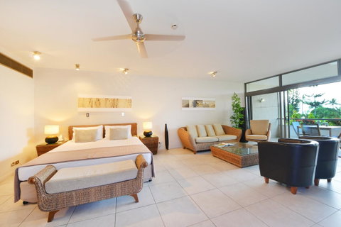 Club Tropical Resort - Official Onsite Reception & Check In - Surfers Gold Coast 32