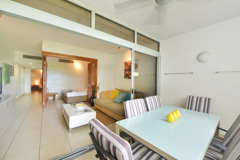 Club Tropical Resort - Official Onsite Reception & Check In - Surfers Gold Coast 5