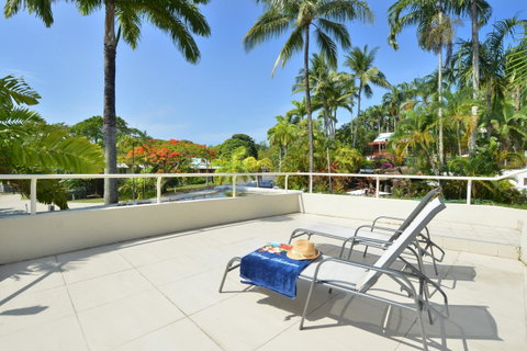 Club Tropical Resort - Official Onsite Reception & Check In - Surfers Gold Coast 9