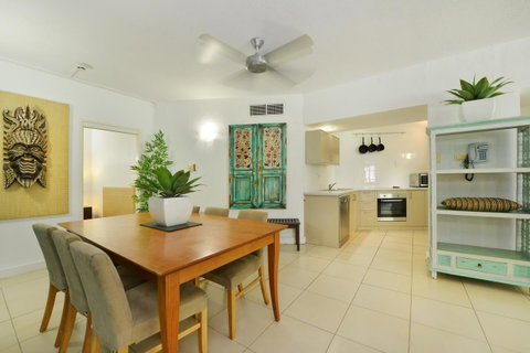 Club Tropical Resort - Official Onsite Reception & Check In - Surfers Gold Coast 1