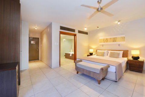 Club Tropical Resort - Official Onsite Reception & Check In - Surfers Gold Coast 33