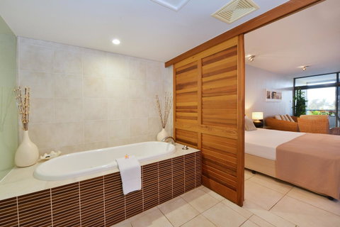 Club Tropical Resort - Official Onsite Reception & Check In - Surfers Gold Coast 34
