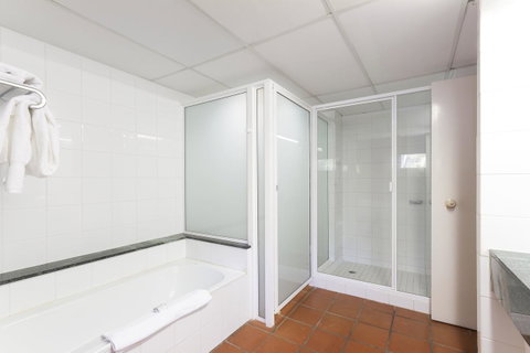 Club Tropical Resort - Official Onsite Reception & Check In - Surfers Gold Coast 12
