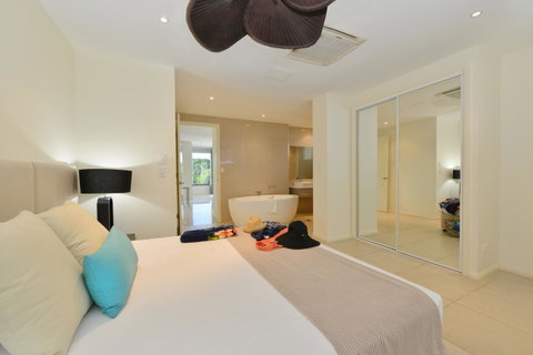 Club Tropical Resort - Official Onsite Reception & Check In - Surfers Gold Coast 39