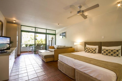 Club Tropical Resort - Official Onsite Reception & Check In - Surfers Gold Coast 19