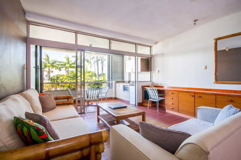 Club Tropical Resort - Official Onsite Reception & Check In - Surfers Gold Coast 15