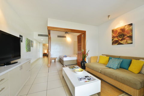 Club Tropical Resort - Official Onsite Reception & Check In - Surfers Gold Coast 13