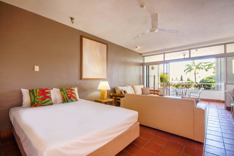 Club Tropical Resort - Official Onsite Reception & Check In - Surfers Gold Coast 16