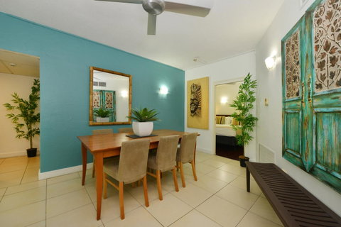Club Tropical Resort - Official Onsite Reception & Check In - Surfers Gold Coast 30