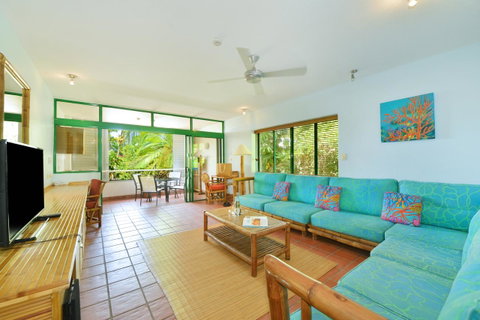 Club Tropical Resort - Official Onsite Reception & Check In - Surfers Gold Coast 40