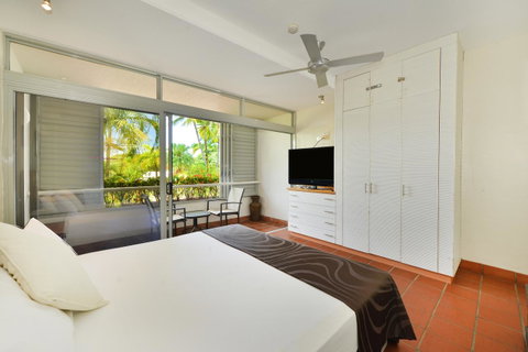 Club Tropical Resort - Official Onsite Reception & Check In - Surfers Gold Coast 43